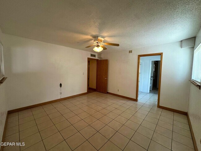 Building Photo - 1067 Villa Linda Way
