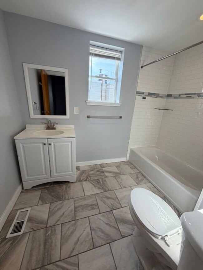 Building Photo - Beauty in LOMO