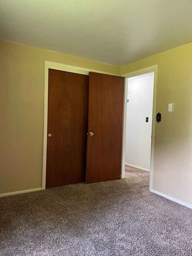 Building Photo - 6103 Glenview Dr