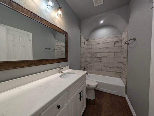 Building Photo - 2916 S Shepherds Glen