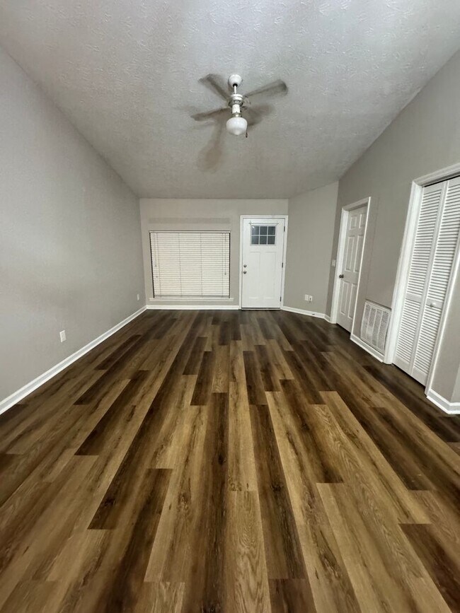 Building Photo - 1008 Preston St