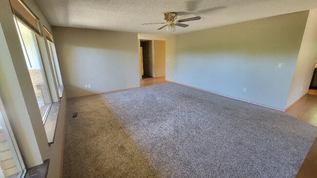 Building Photo - 181 Blossom Way