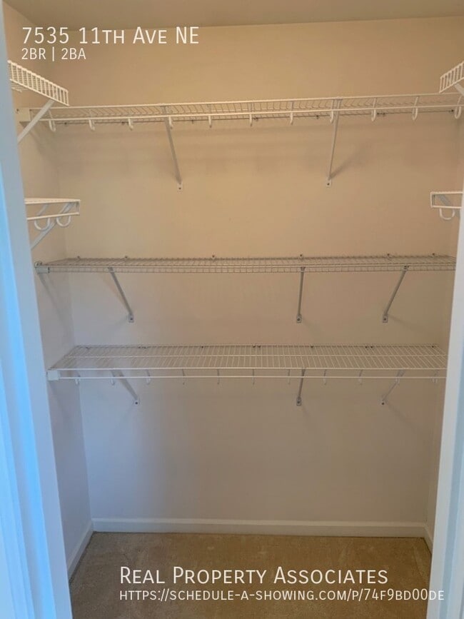 Building Photo - Maple Leaf Townhouse Available