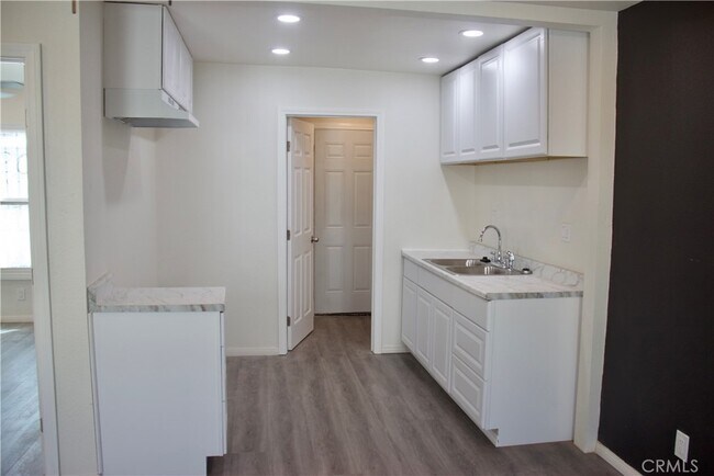 Primary Photo - 366 E 55th St