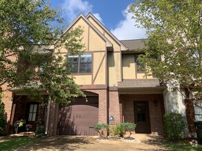 Building Photo - Luxurious Townhouse in Auburn!