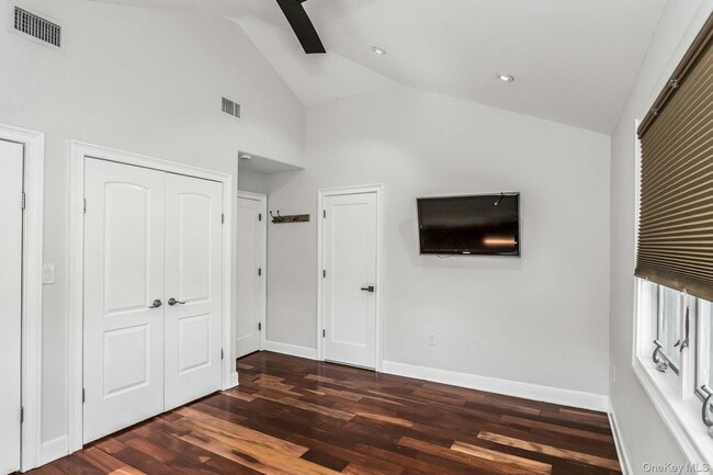 Building Photo - 956 Plum Tree Rd W