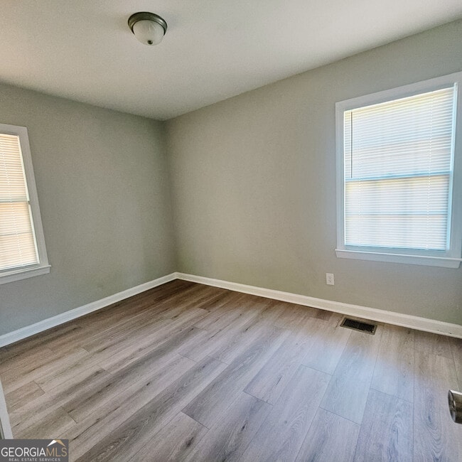 Building Photo - 203 Briardale Ave