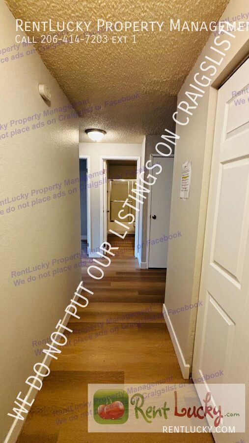 Building Photo - 2824 D Pl SE