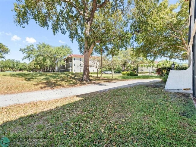 Building Photo - 371 S Hollybrook Dr