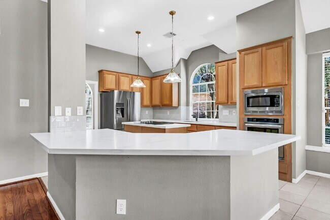 Building Photo - MOVE IN READY! Cream-of-the-crop location in the heart of the cul-de-sac!