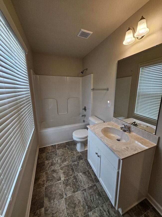 Building Photo - 109 Avalor Dr