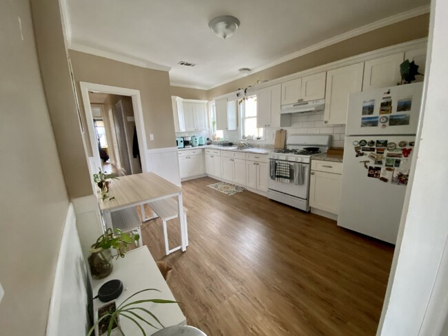 Building Photo - 32 Termine Ave