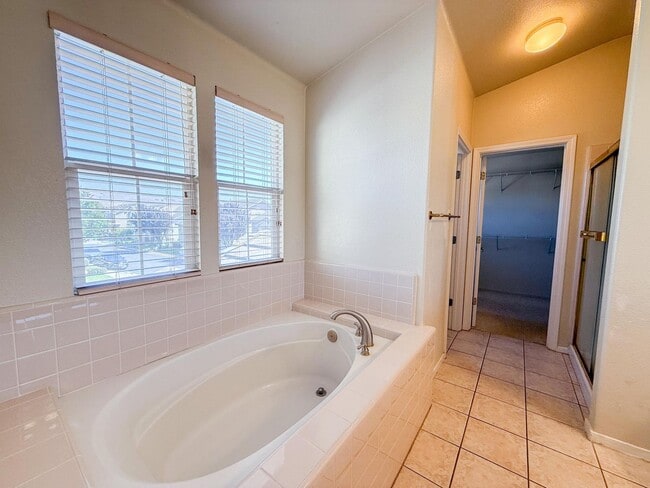 Building Photo - Spacious Milpitas 3 Bedroom 2 Bath Home
