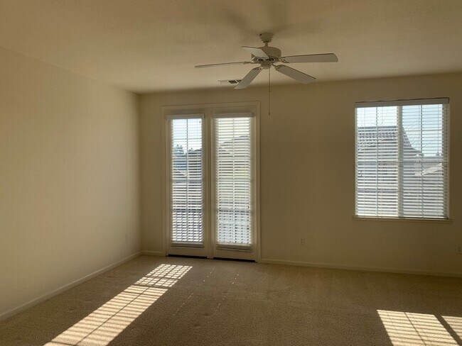 Building Photo - 1331 Violet Way