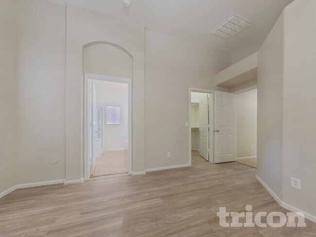 Building Photo - 2116 S 160th Ln