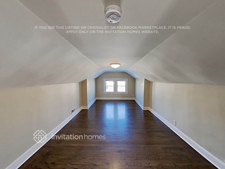 Building Photo - 5539 W Eddy St