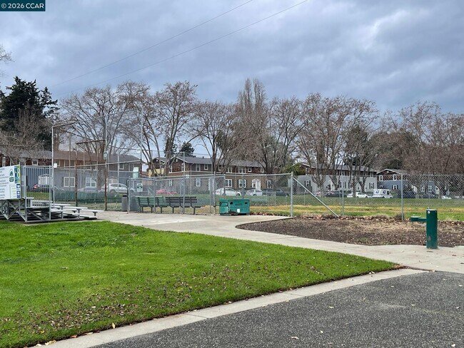 Building Photo - 25 Baldwin St