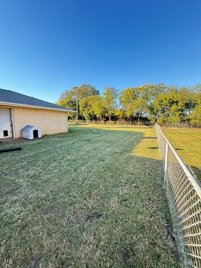 Building Photo - Classic Celina Charm with Vintage Comfort - Spacious 3-Bedroom Home with Large Yard and Covered P...
