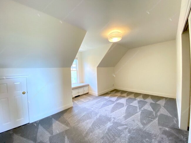 Building Photo - Luxury Living with Unmatched Cascade Views...