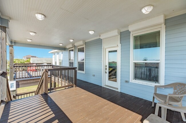 Building Photo - 12940 John Reynolds Rd