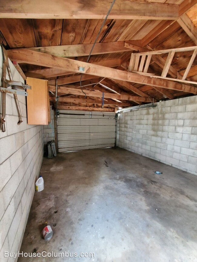 Building Photo - 3 br, 1 bath House - 614 S Warren Ave