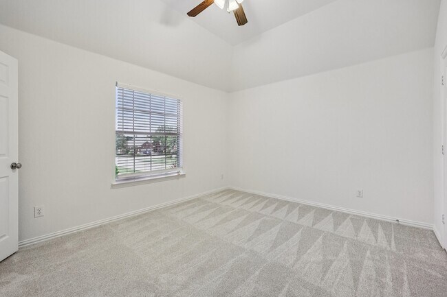 Building Photo - 11295 Apple Valley Dr