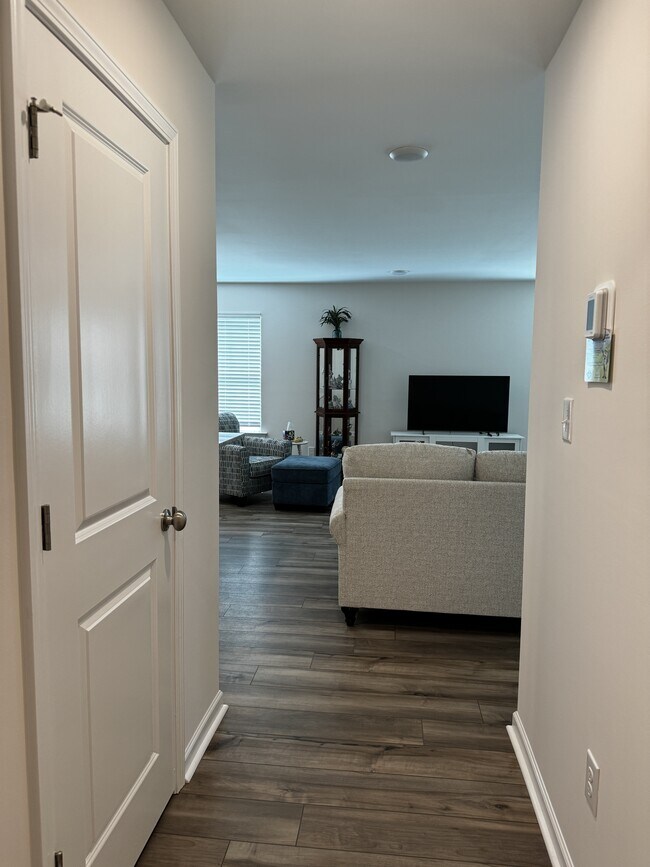 Building Photo - 230 Pedric Dr