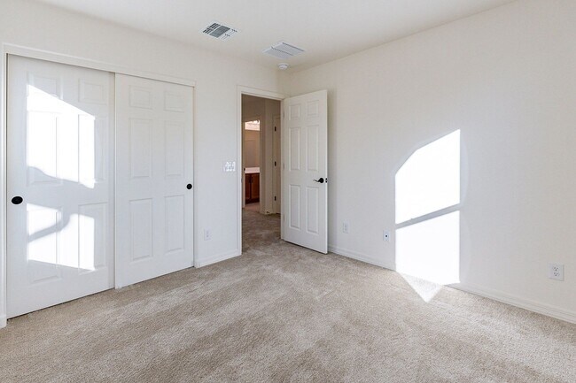 Building Photo - Three Bedrooms! Newer Neighborhood - conve...