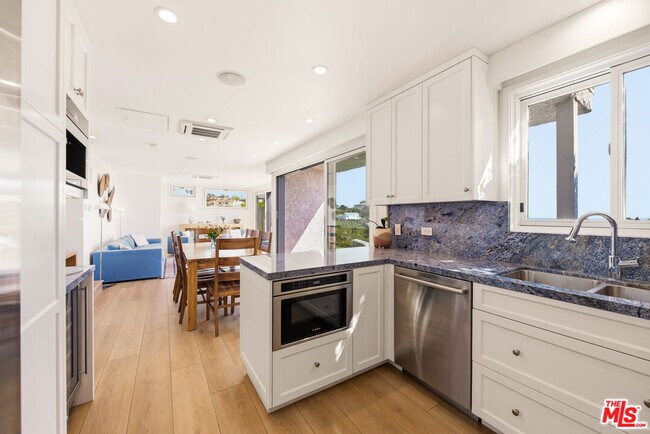 Building Photo - 6817 Seawatch Ln