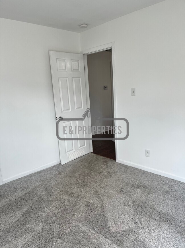 Building Photo - 1610 177th St