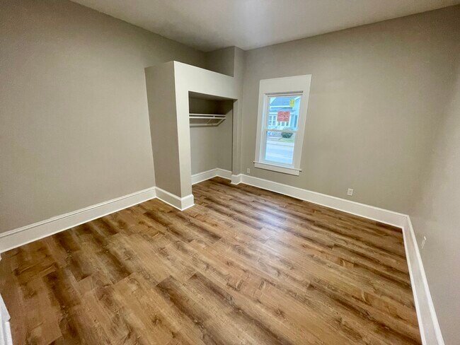 Building Photo - 307 W 9th Ave