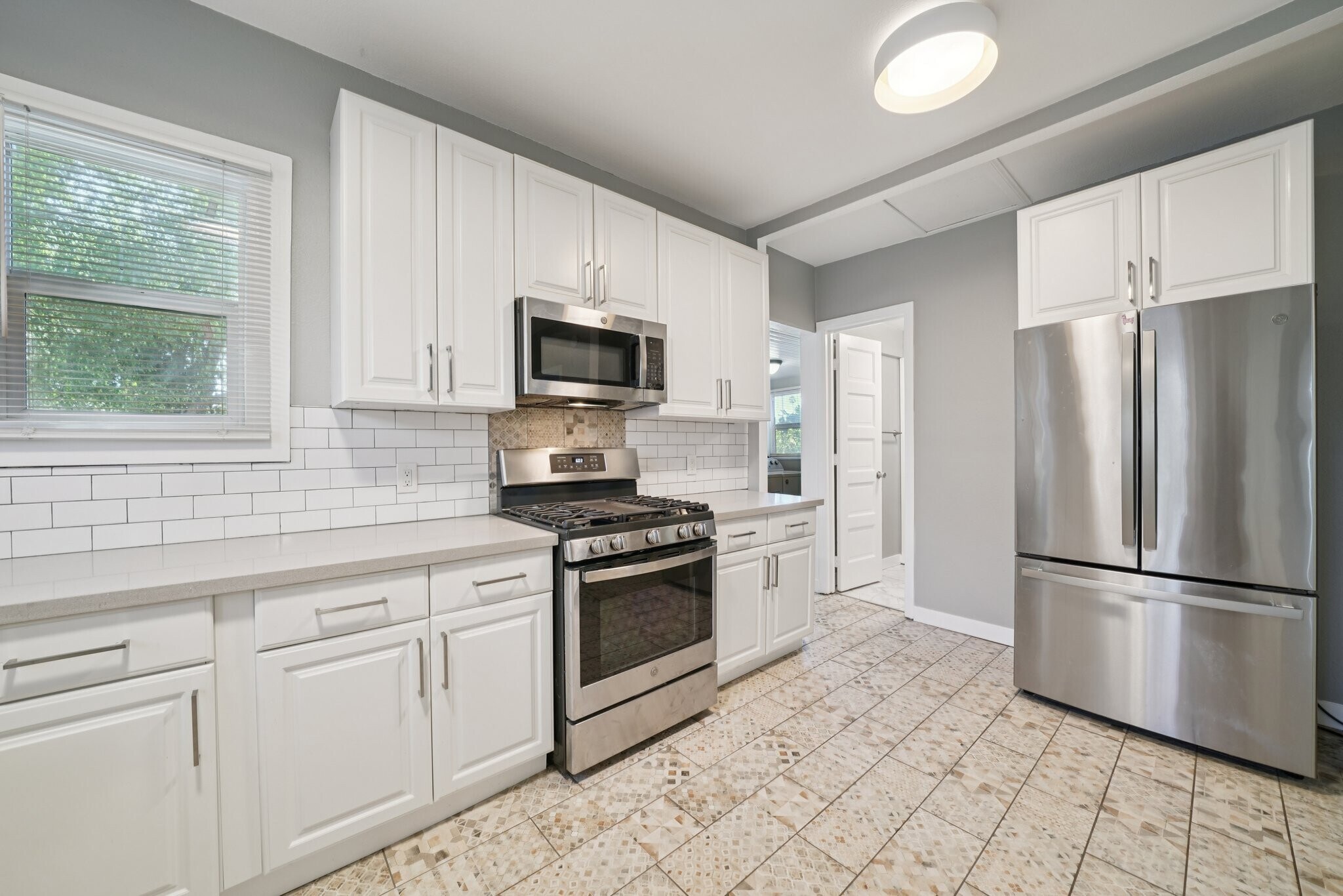 Building Photo - 379 W 19th St