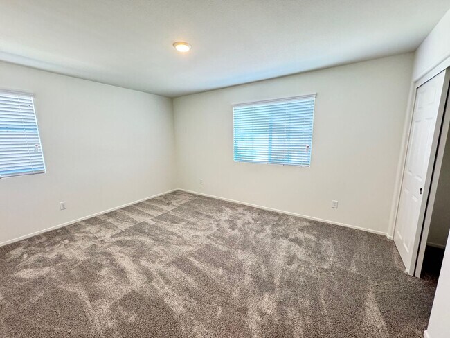 Building Photo - Newly built 5 + 3 With Solar! $4000/Month