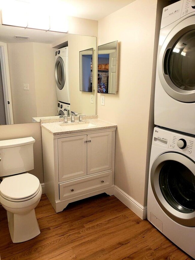 Building Photo - 13206 Glenmoor Dr