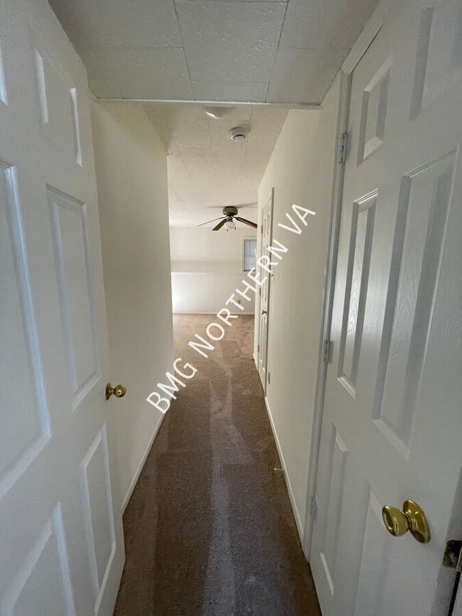 Building Photo - 865 Tall Oaks Square