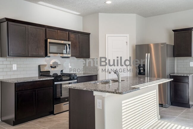 Building Photo - Lease Pending - Please apply at your own d...