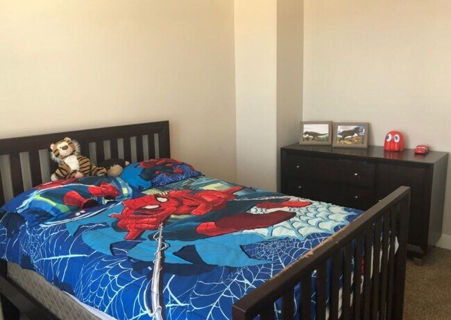 Building Photo - Beautiful 3 Bedroom Townhome in Daybreak!