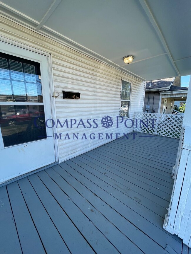 Building Photo - Newly Renovated Just For You! First Month'...