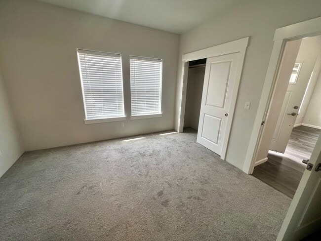 Building Photo - 199 Mellecker Way