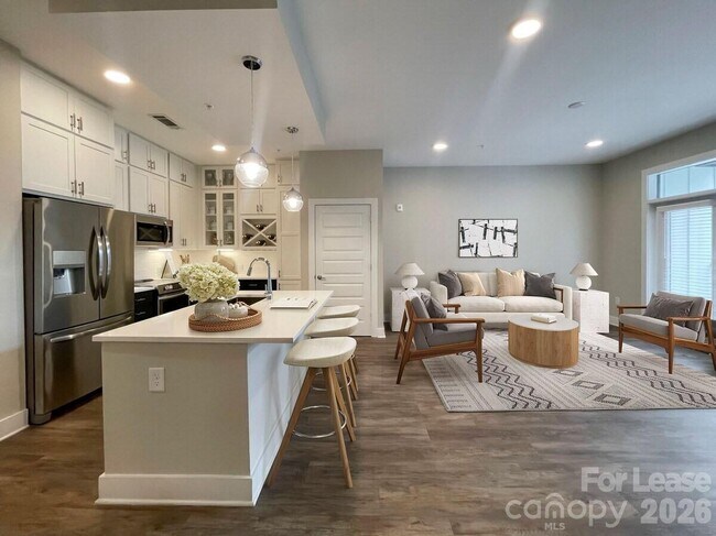 Building Photo - 500 W Trade St