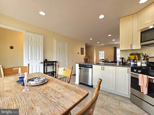 Building Photo - 6646 High Valley Ln
