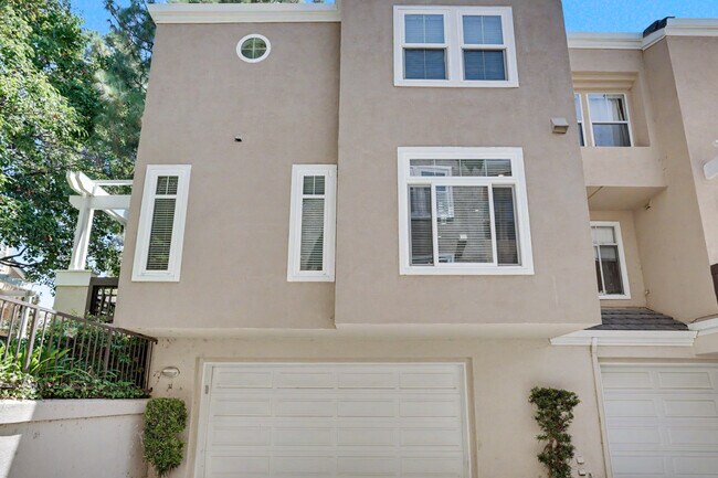 Building Photo - 437 Camille Cir
