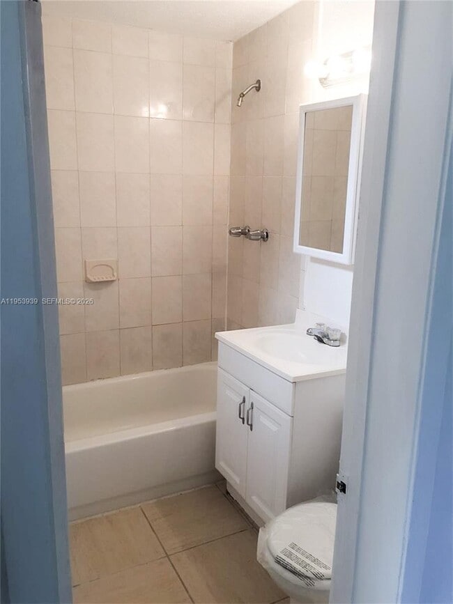 Building Photo - 1530 NW 11th Ct