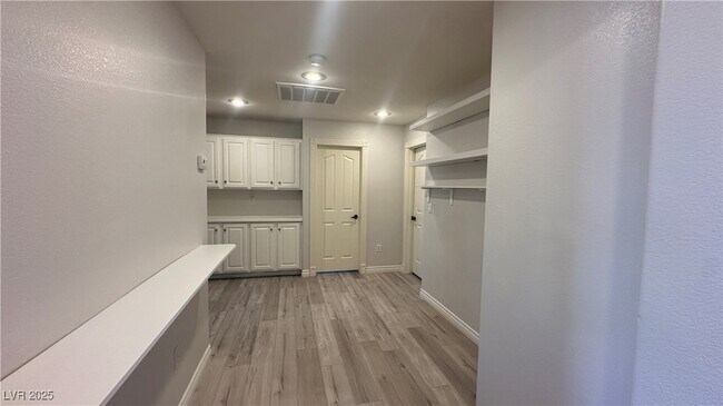 Building Photo - 5273 Candlespice Way