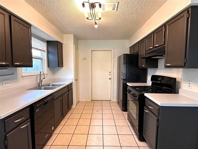 Building Photo - 8604 Piney Creek Bend