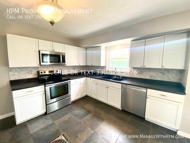 Building Photo - 2047 Zircon St NE