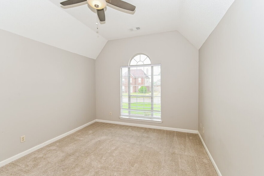 Building Photo - 4874 Phipps Dr