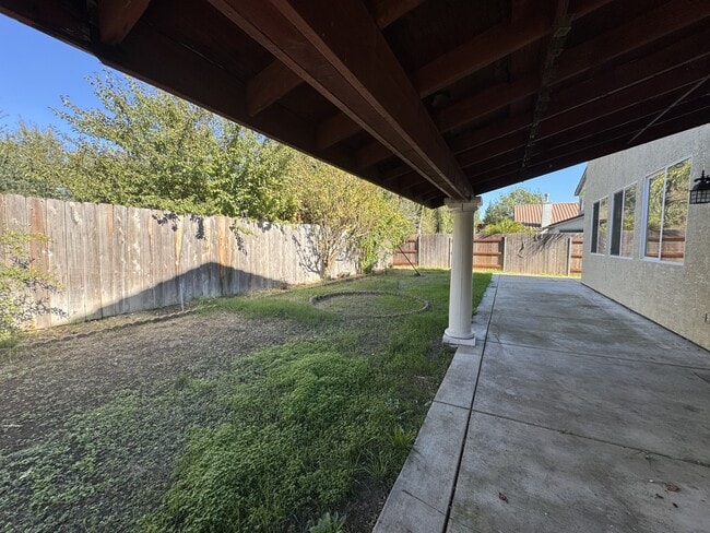 Building Photo - 361 Royal River Dr