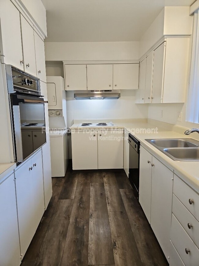 Building Photo - 6979 Palm Ct