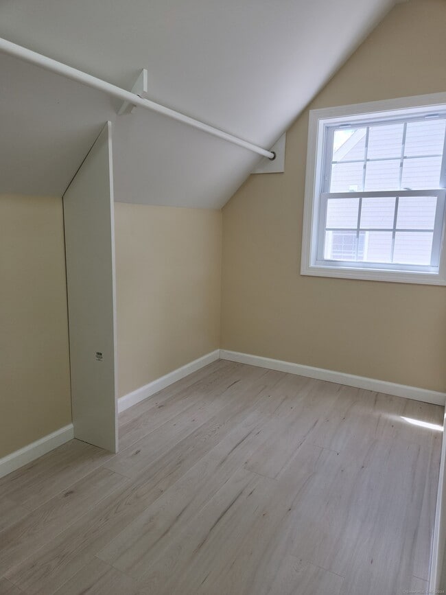 Building Photo - 1642 Highland Ave